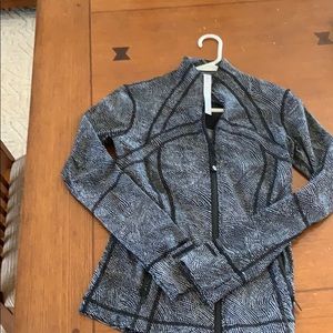 Lululemon jacket size 8. Only worn a few times!